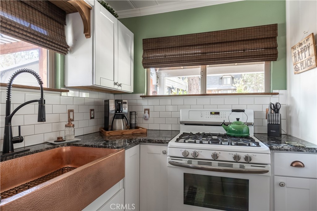 741 Irving Way Property Photo 15
