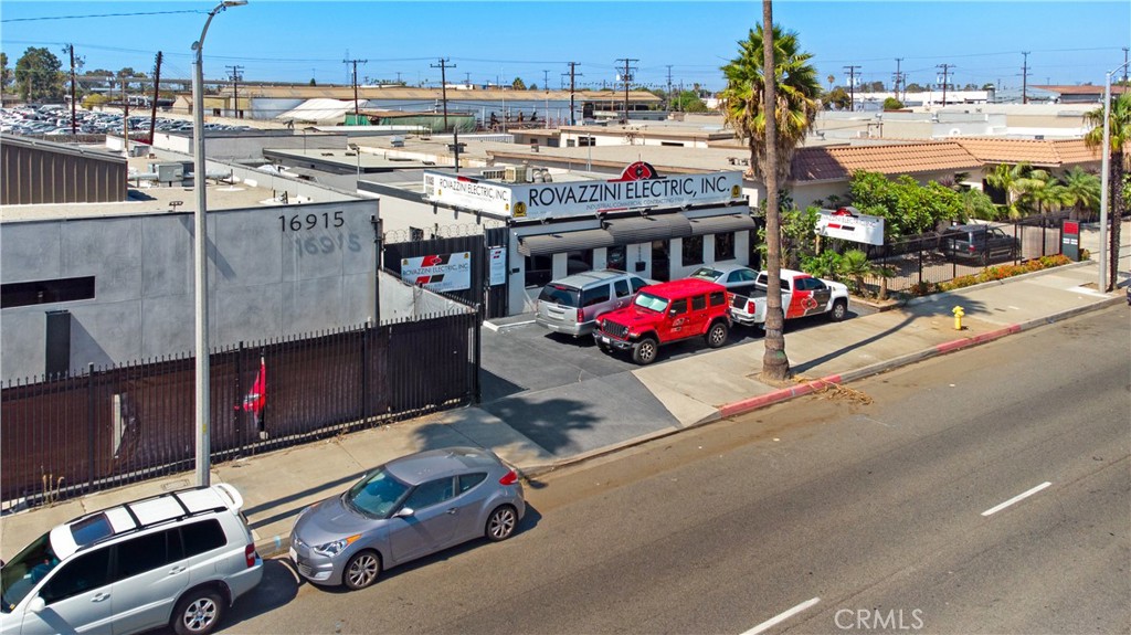 16911 S Broadway Property Photo 2