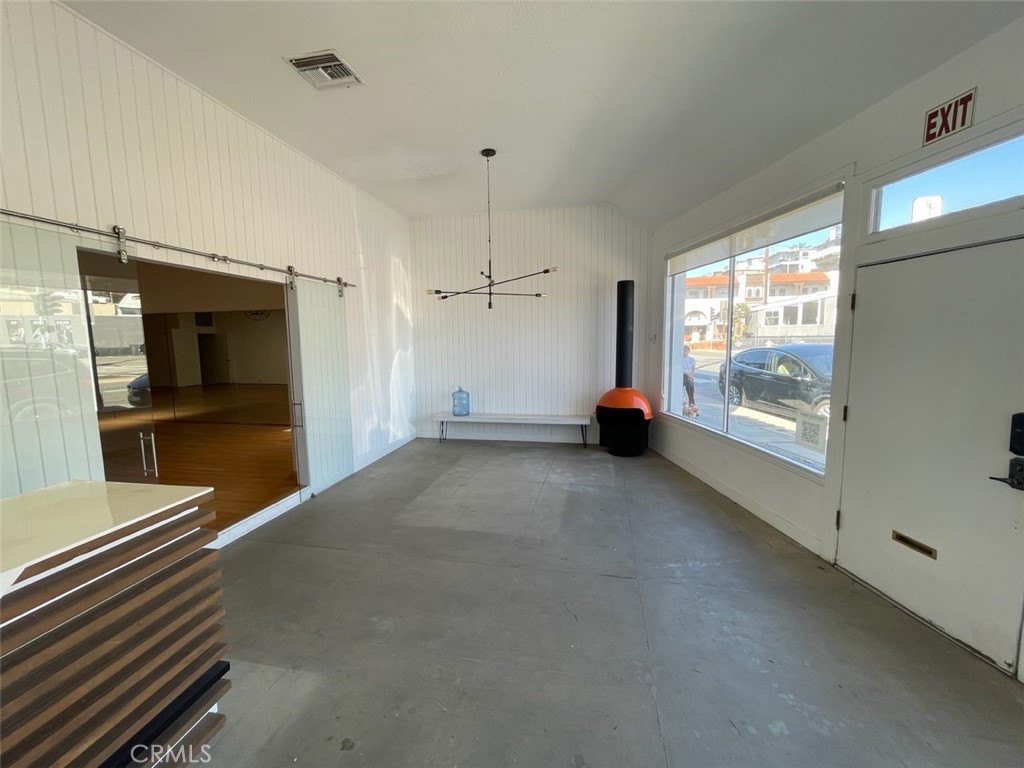 177 Culver Boulevard Property Photo 4