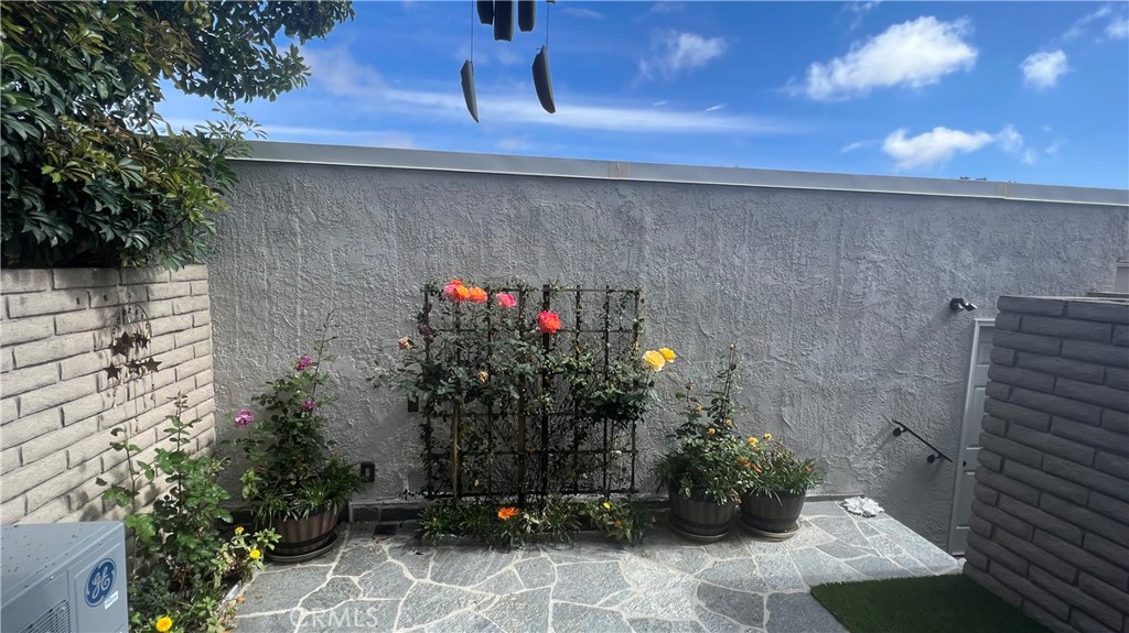28033 Ridgecove Court N Property Photo 11