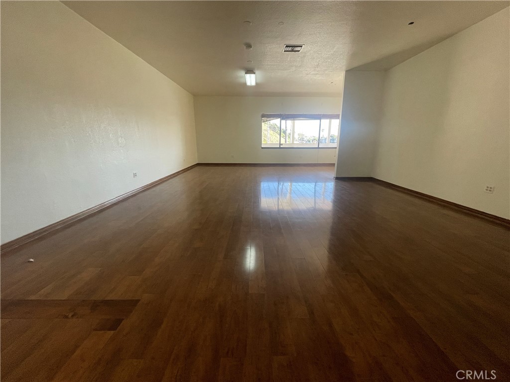 165 Culver D Property Photo 1