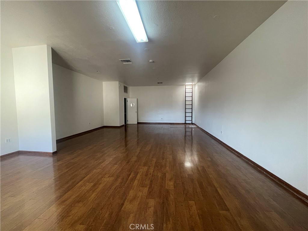 165 Culver D Property Photo 3