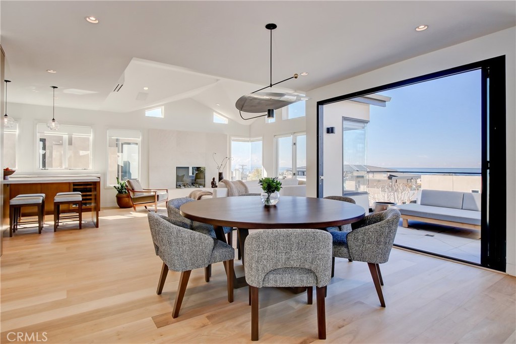 1712 Manhattan Avenue Property Photo 3