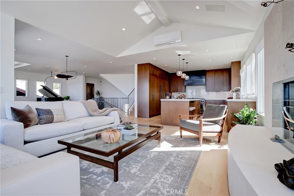 1712 Manhattan Avenue Property Photo 4