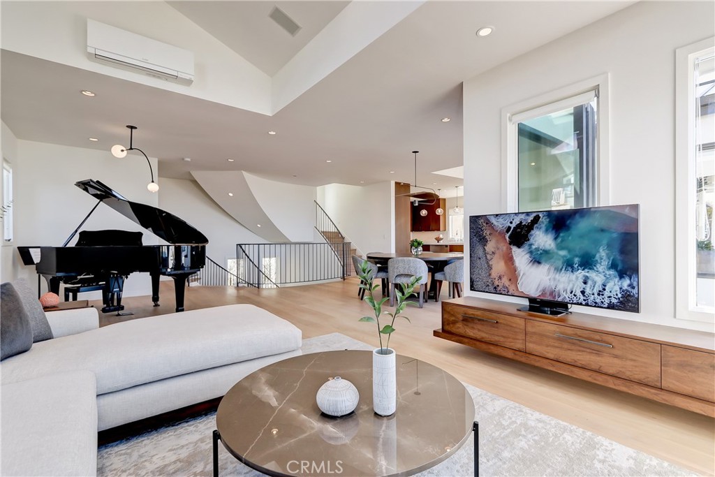 1712 Manhattan Avenue Property Photo 8
