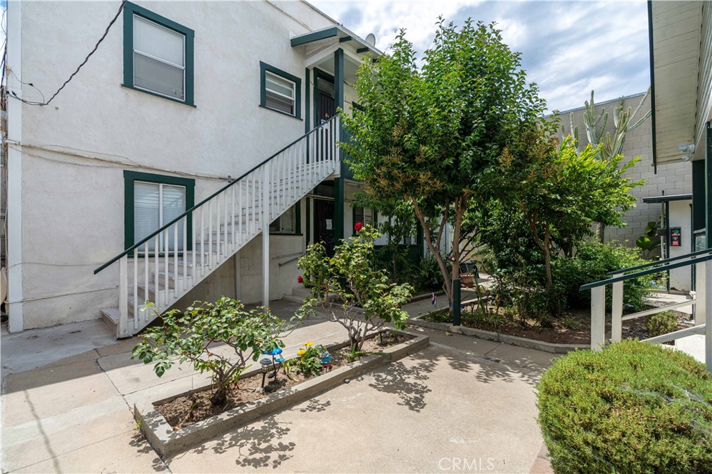 418 W 6th Street Property Photo 9