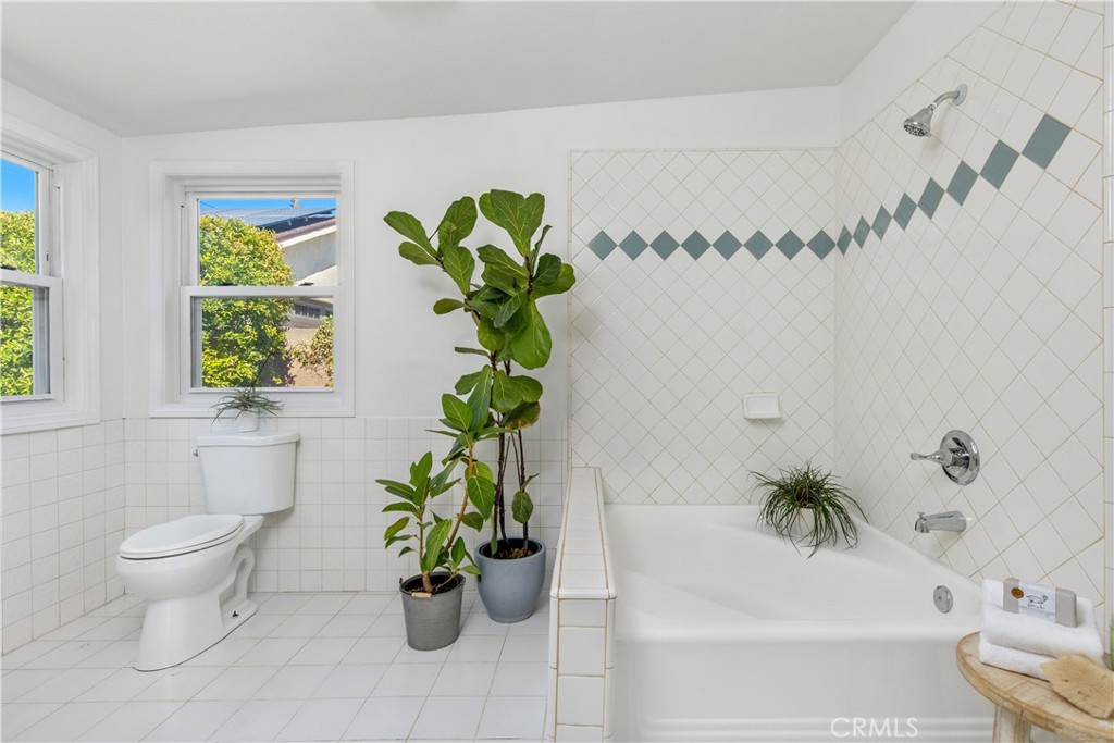 2505 Armour Lane Property Photo 15