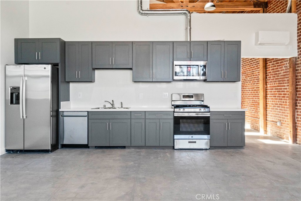 1901 S Pacific Avenue 1 Property Photo 2