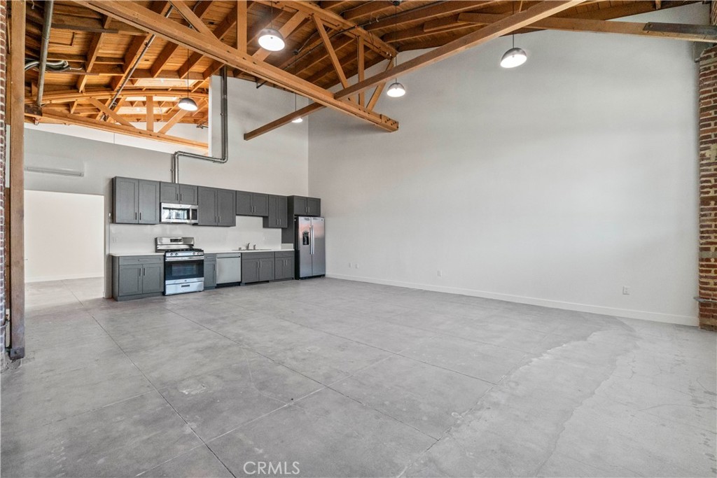 1901 S Pacific Avenue 2 Property Photo 1