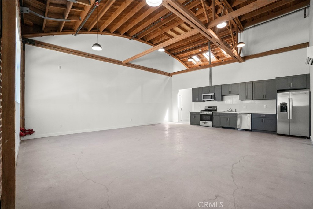 1901 S Pacific Avenue 3 Property Photo 1