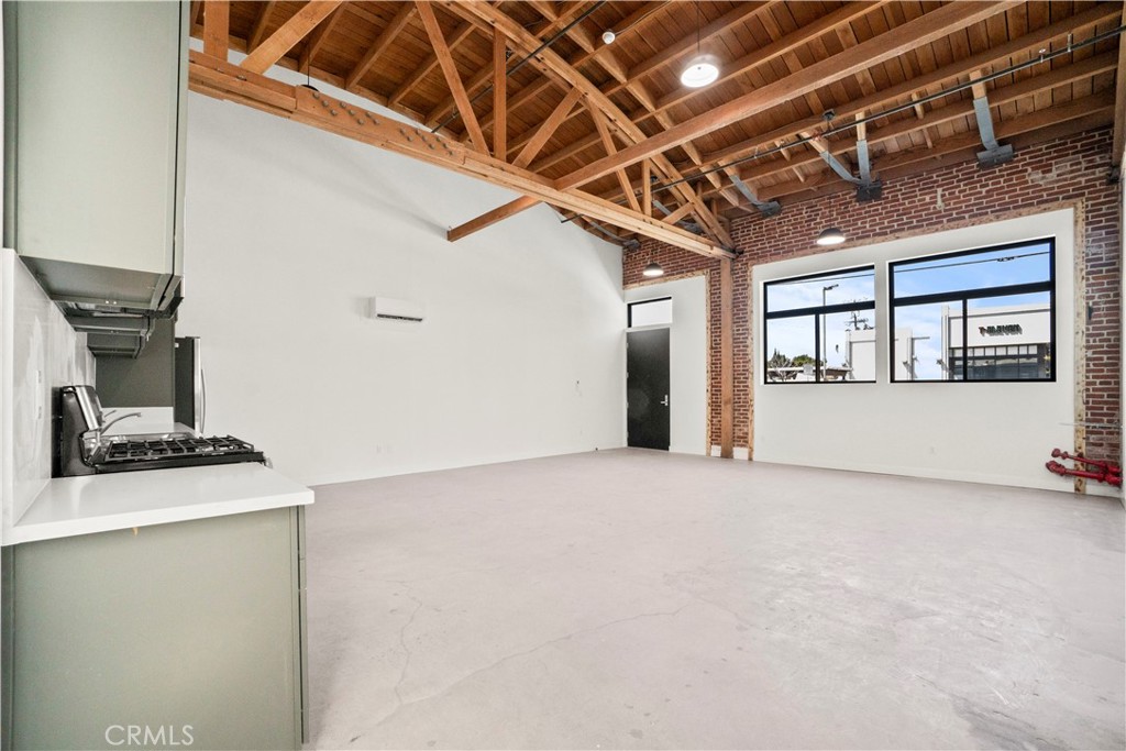1901 S Pacific Avenue 3 Property Photo 8