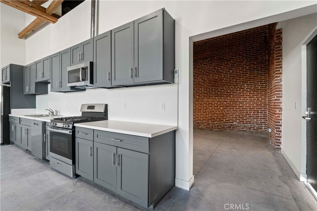 1901 S Pacific Avenue 4 Property Photo 2