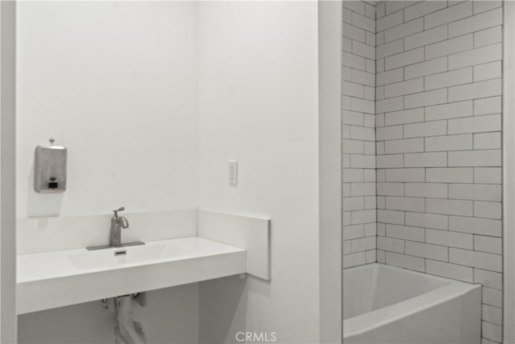 1901 S Pacific Avenue 4 Property Photo 5
