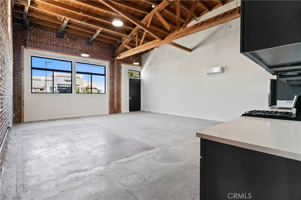 1901 S Pacific Avenue 4 Property Photo 1