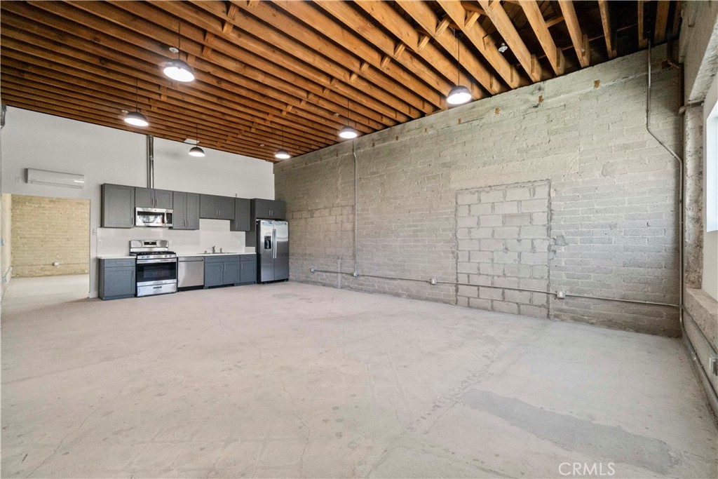 1901 S Pacific Avenue 6 Property Photo 1
