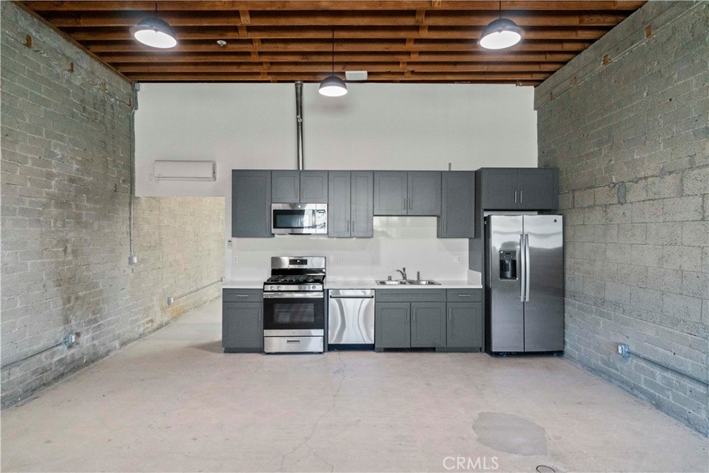 1901 S Pacific Avenue 6 Property Photo 2