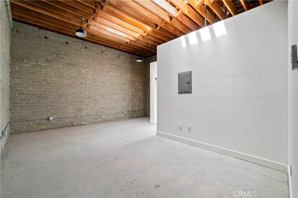 1901 S Pacific Avenue 6 Property Photo 3