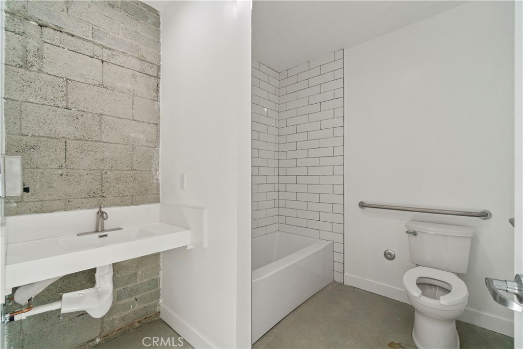 1901 S Pacific Avenue 6 Property Photo 5