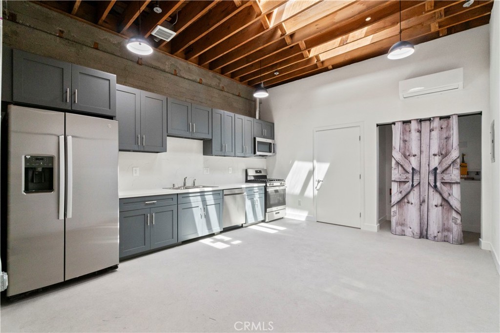 1901 S Pacific Avenue 7 Property Photo 1