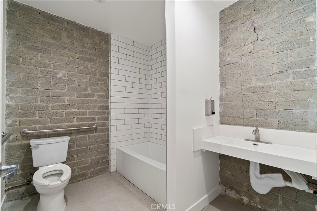 1901 S Pacific Avenue 8 Property Photo 5