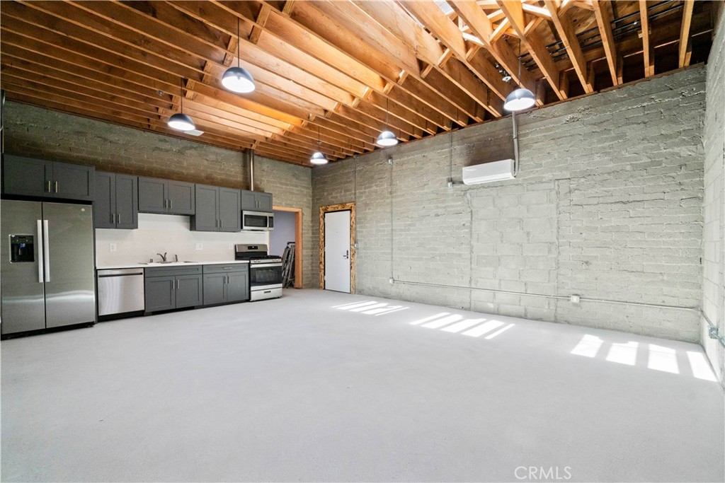 1901 S Pacific Avenue 8 Property Photo 2