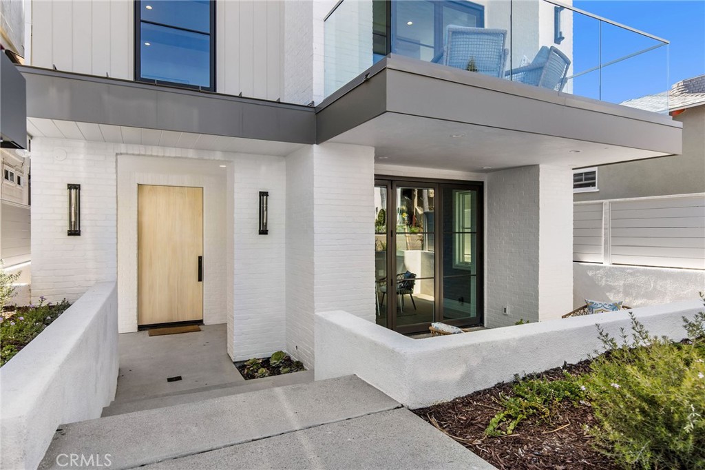 107 Manhattan Avenue Property Photo 3