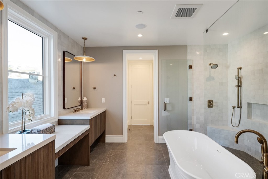 107 Manhattan Avenue Property Photo 12