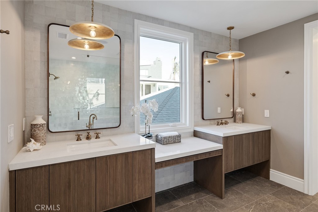107 Manhattan Avenue Property Photo 13