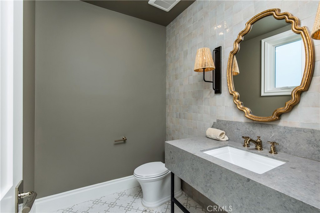 107 Manhattan Avenue Property Photo 26