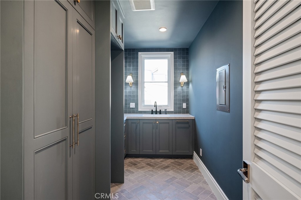 107 Manhattan Avenue Property Photo 27