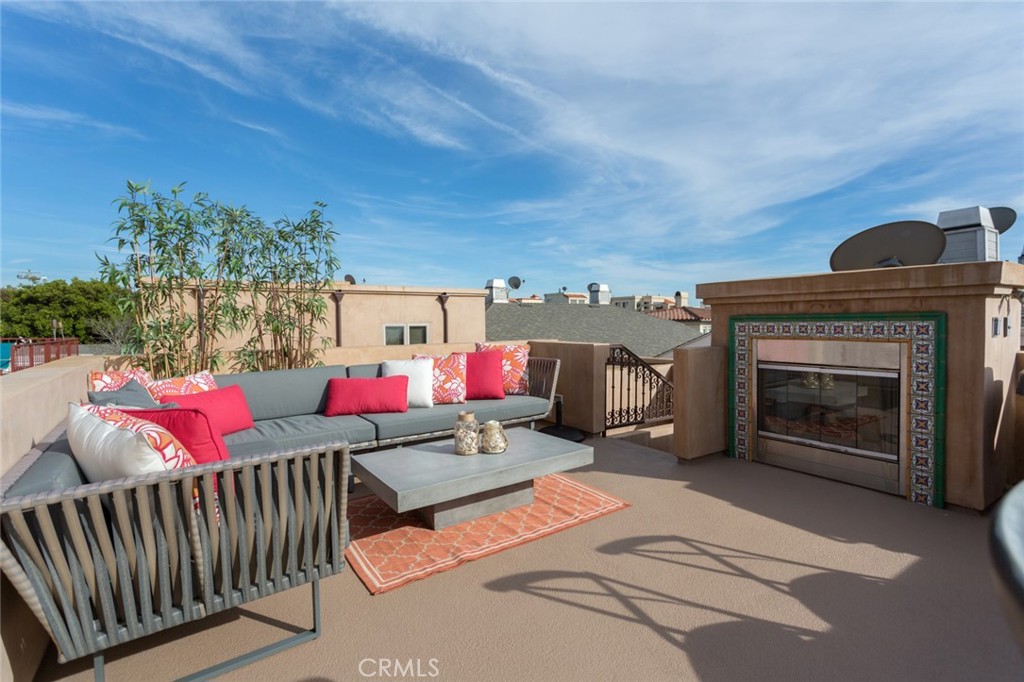 918 Monterey Boulevard Property Photo 3