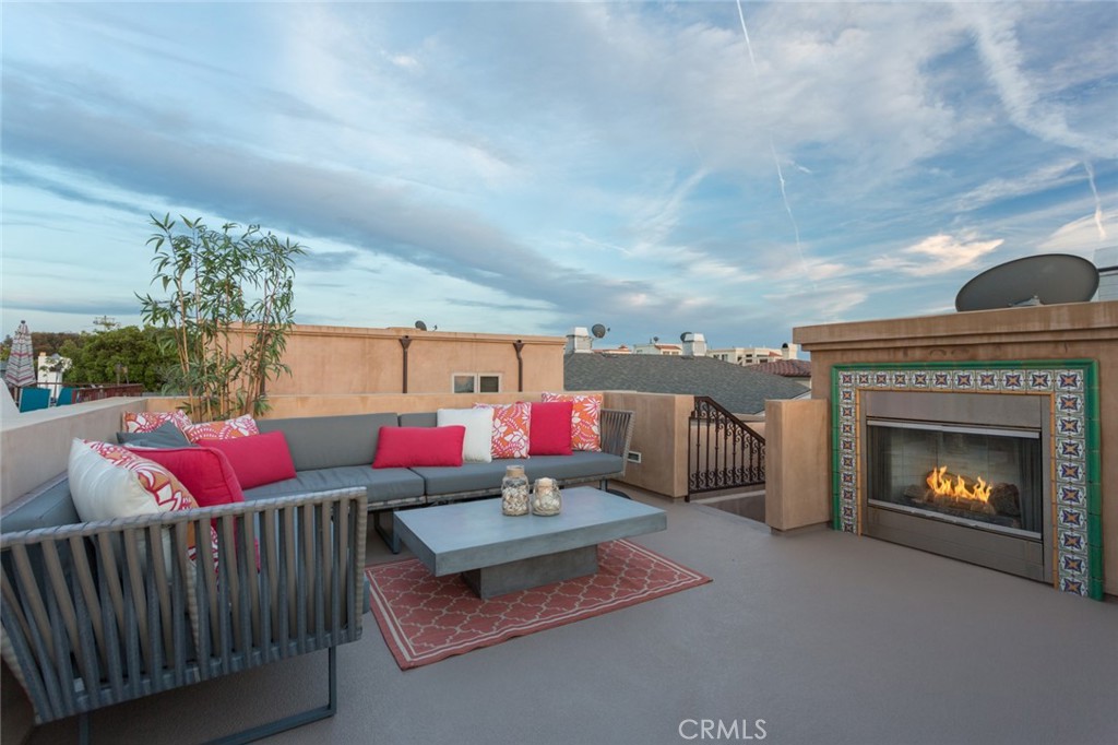 918 Monterey Boulevard Property Photo 4