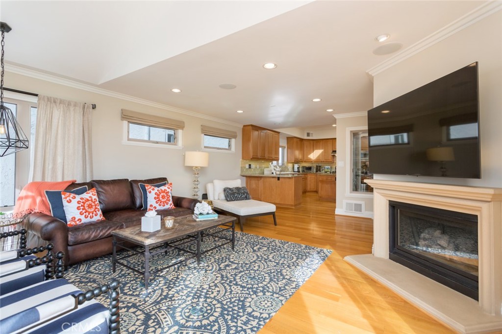 918 Monterey Boulevard Property Photo 7