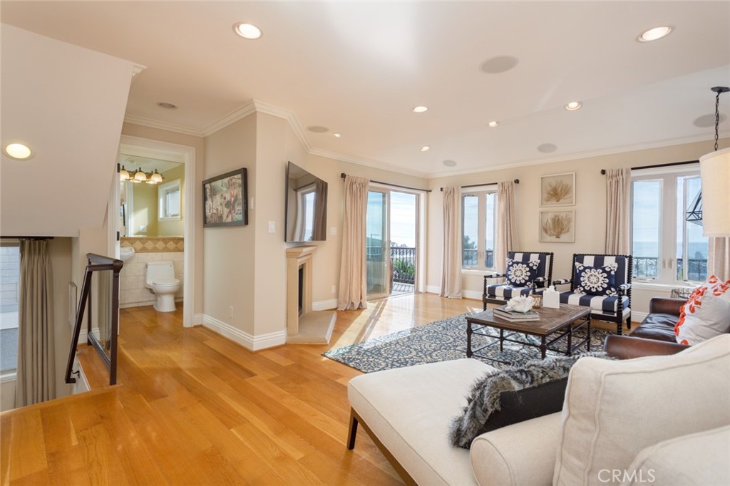 918 Monterey Boulevard Property Photo 8