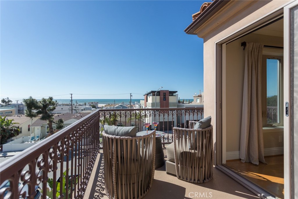 918 Monterey Boulevard Property Photo 9