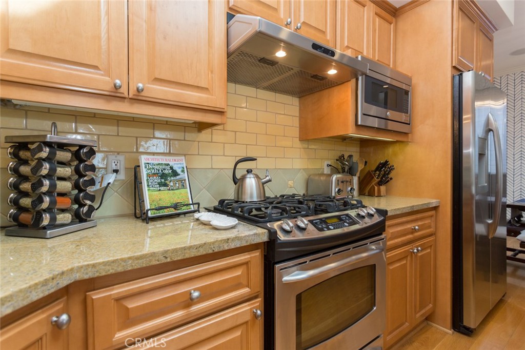 918 Monterey Boulevard Property Photo 11