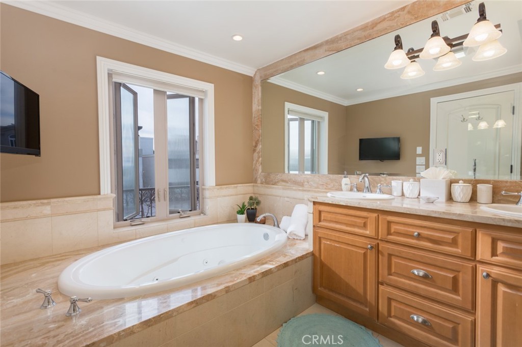 918 Monterey Boulevard Property Photo 15
