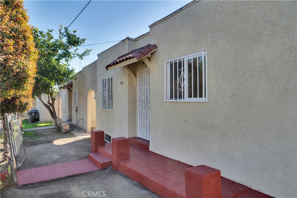 916 W 88th Street Property Photo 3