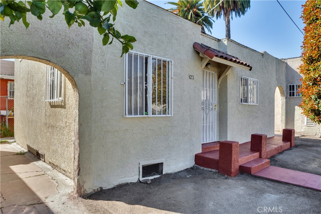 916 W 88th Street Property Photo 4