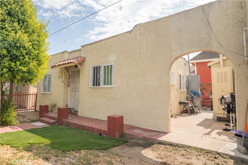 916 W 88th Street Property Photo 5