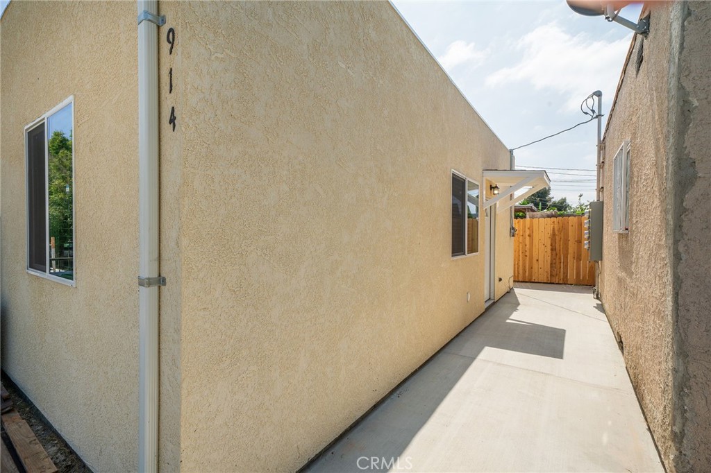 916 W 88th Street Property Photo 9