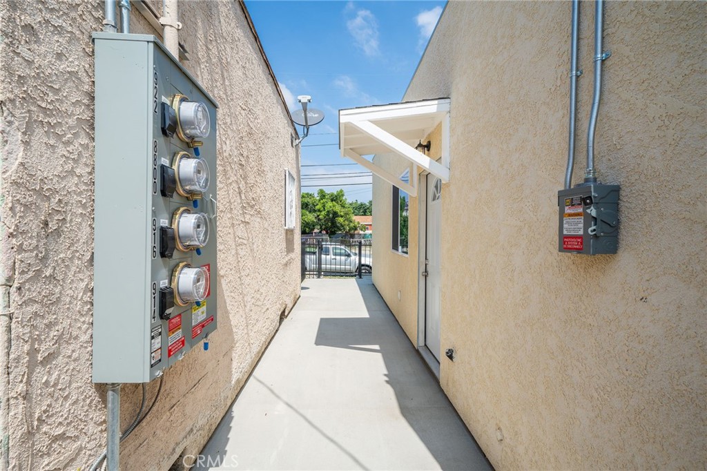 916 W 88th Street Property Photo 11
