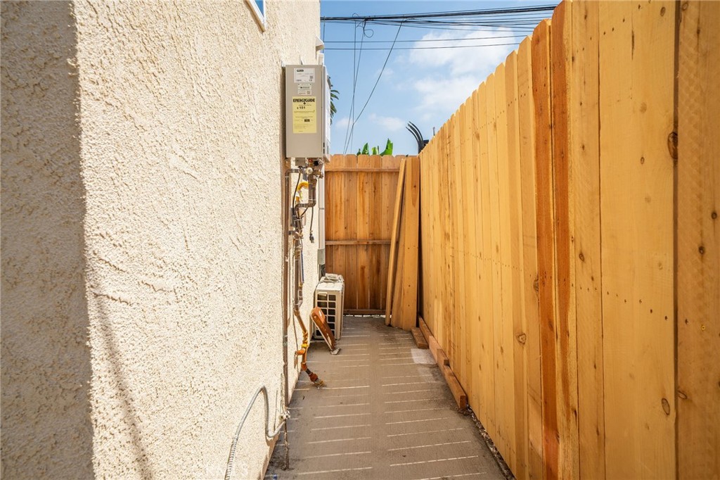 916 W 88th Street Property Photo 12