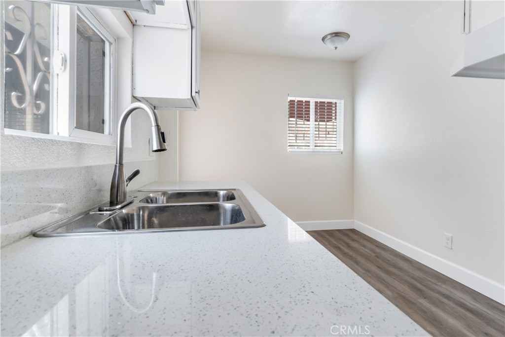 916 W 88th Street Property Photo 27