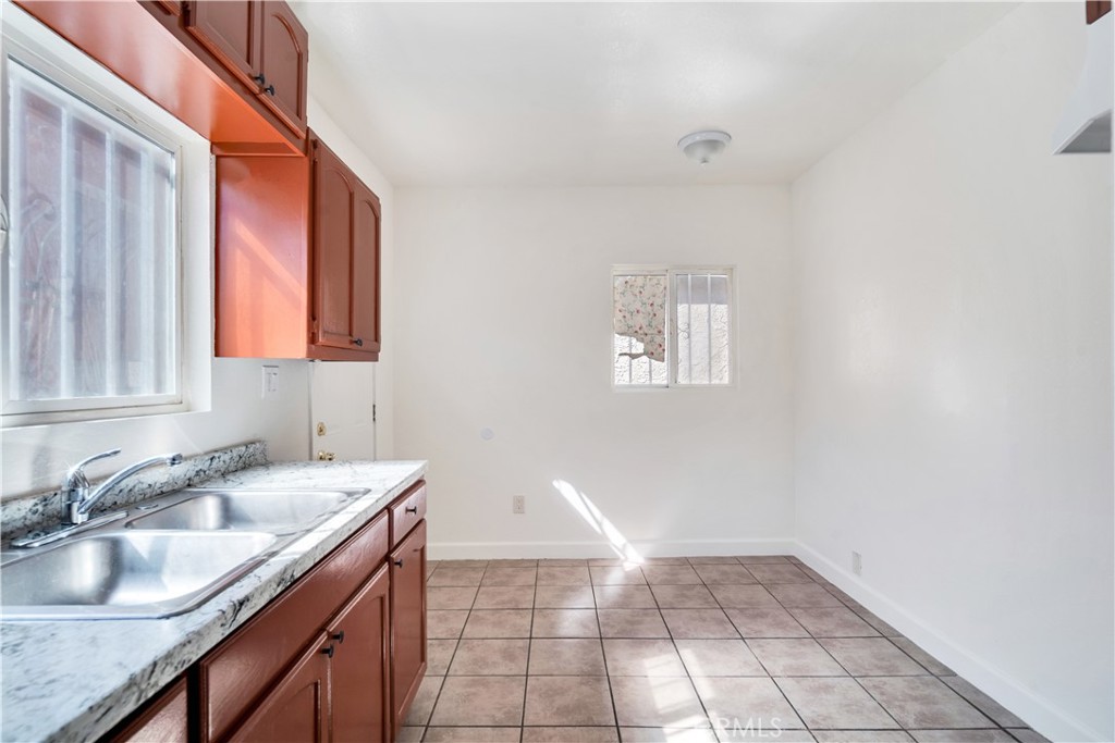 916 W 88th Street Property Photo 32