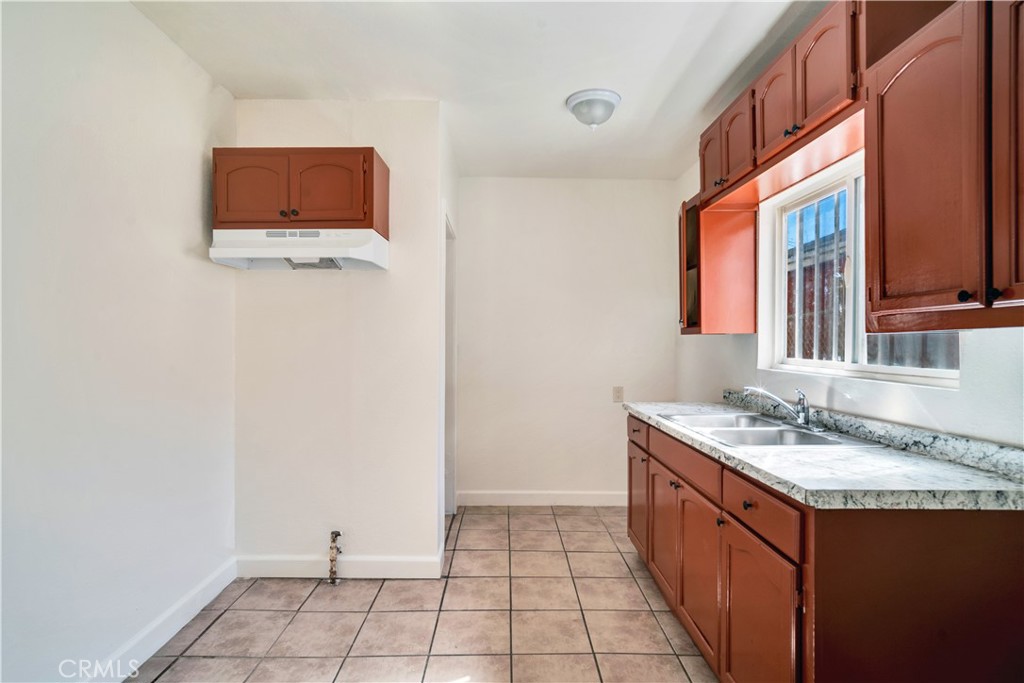 916 W 88th Street Property Photo 33