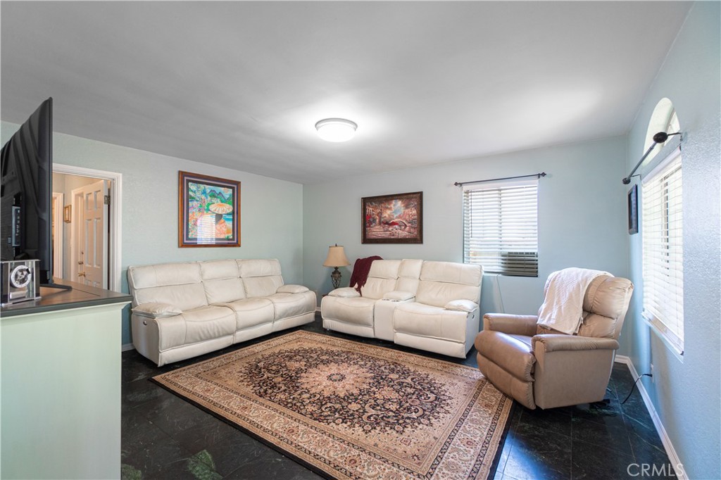 1562 W 31st Street Property Photo 3