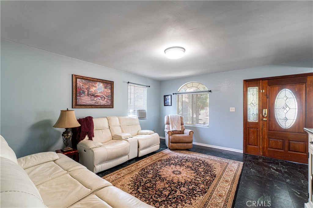 1562 W 31st Street Property Photo 4
