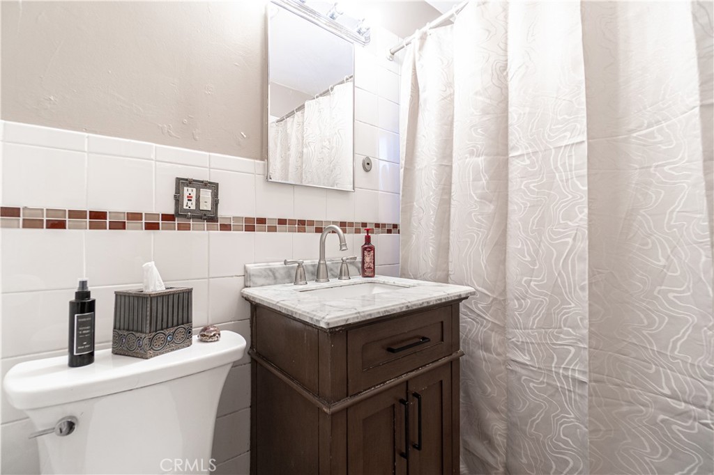 1562 W 31st Street Property Photo 12