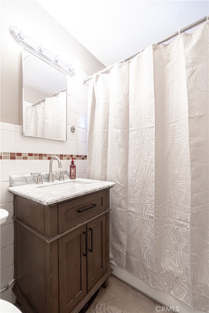 1562 W 31st Street Property Photo 13
